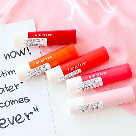 賦予雙唇豐富滋潤營養感，呈現自然水潤活力唇彩的潤唇膏。n自然打造水潤色澤，長效維持滋潤漂亮唇妝。