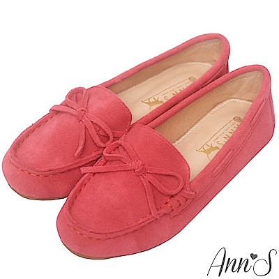 即刻感受到令人驚呼的柔軟柔軟全真麂皮打造最佳舒適感搭配流蘇蝴蝶結絕對是經典款式Line ID請搜尋：@annsshop