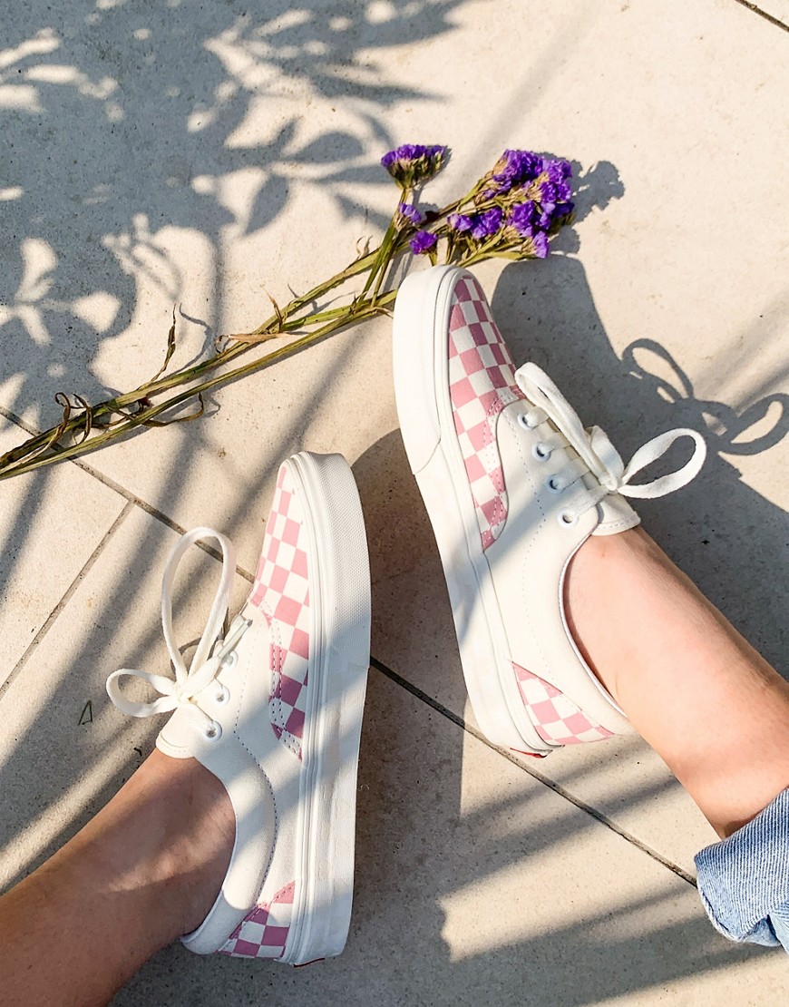 Trainers by Vans Shot by one of our stylists at home Low-profile design Lace-up fastening Padded cuffs Vans branding Chunky midsole Durable rubber outsole Signature waffle tread #AtHomeWithASOS