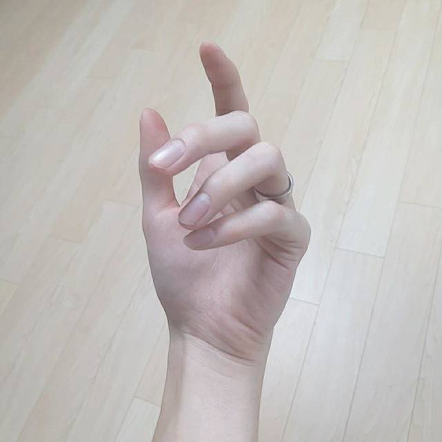 มือสวย เล็บก็ปัง! 8 ทริค 'ดูแลมือและเล็บ ฉบับมืออาชีพ' มือเนียนนุ่ม เล็บเงางาม จนใครๆ ต้องอิจฉา ❤ | SistaCafe | LINE TODAY