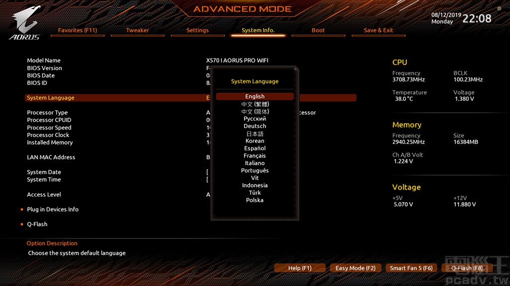 ▲ System Info 分頁提供主機板版本與處理器、記憶體等基礎資訊，亦可於此變更 UEFI 介面語言，多國語言選項當中包含正體中文。