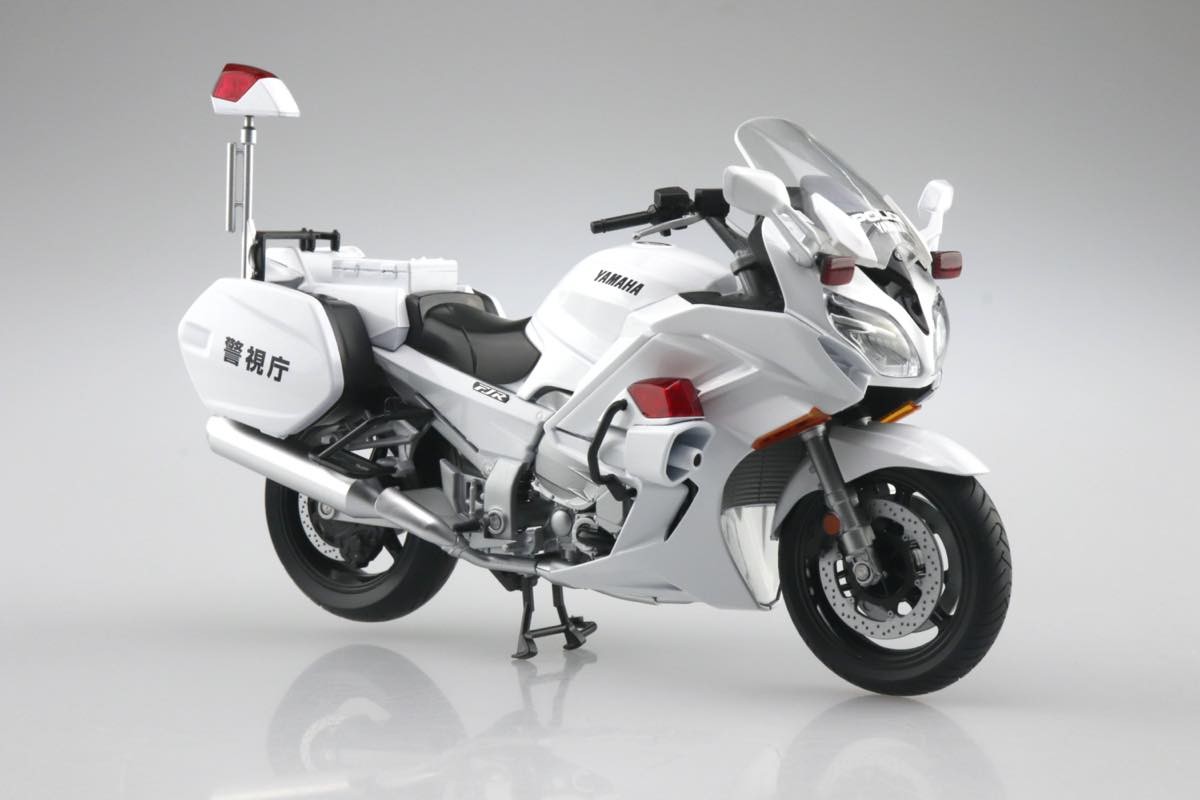 1 12最新白バイ Fjr1300p 警視庁仕様はディテールまでバッチリ再現