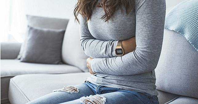 12歲女月經遲遲沒來　肚痛就醫經血竟全積在腹部