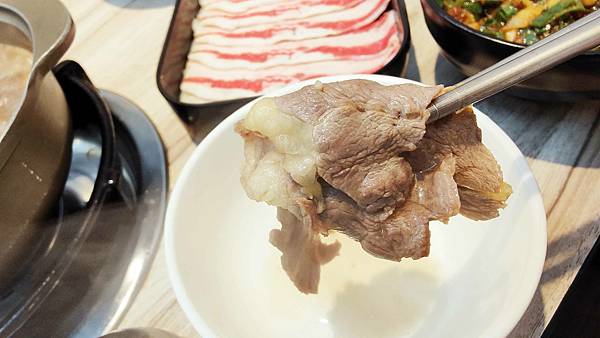 【板橋美食】酷吉火鍋吃到飽-不分平假日時段火鍋吃到飽只要330元，不收服務費，CP值爆高的火鍋吃到飽店