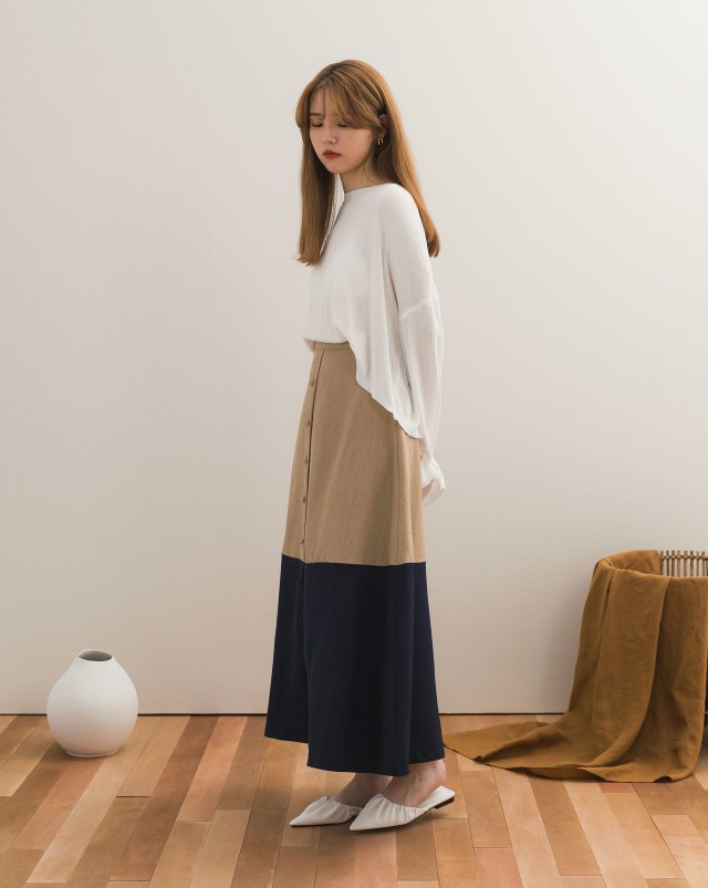 圓領領型/寬鬆版型/微短版衣長