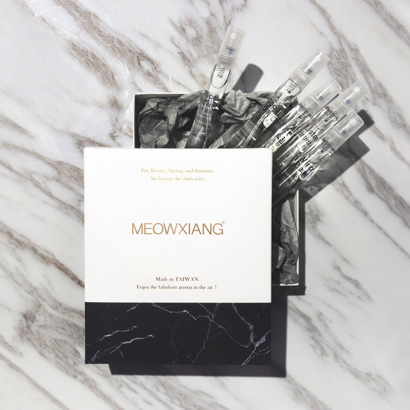 小包裝隨身衣物噴霧，能夠丟進包包隨身攜帶，五款氣味，滿足多變的你。