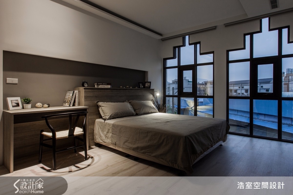 地中海風：特殊的「城堡窗型」，富有地中海建築特色，雜揉了北非、中東與南歐的特殊風味，當光線透過窗櫺，更營造線條錯綜的光影美學。