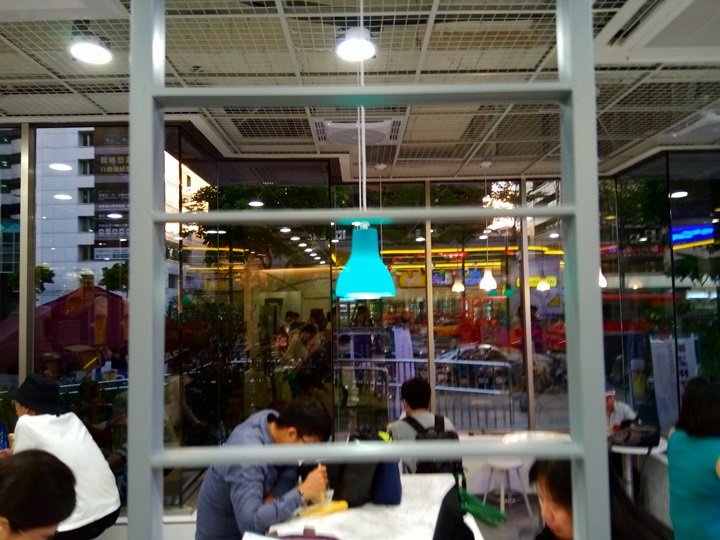 Nokia 3.1 超便宜手機開箱動手玩，Android One 作業系統、獨立三卡槽