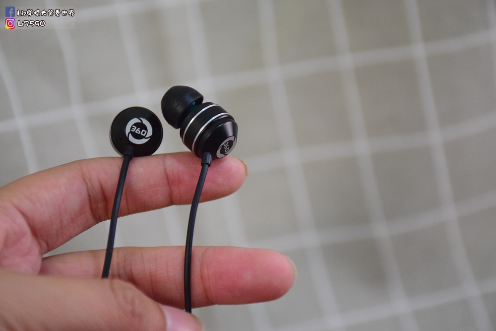 360 eB音霸5.1聲道超重低音耳機DSC_0585Liz開懷大笑看世界.JPG
