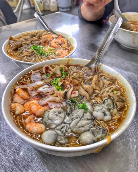 台南美食 台中楊大腸蚵仔蝦仁麵線 有９隻天使紅蝦和滿滿蝦仁 蚵仔 小卷的麵線 痛風又浮誇 Cako Line Today