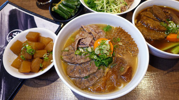 牛莊園牛肉麵，大安區四維路美食，科技大樓站牛肉麵，香煎雪花牛肉麵、蔬果湯頭牛肉麵，成功國宅旁得獎牛肉麵(含牛莊園菜單)