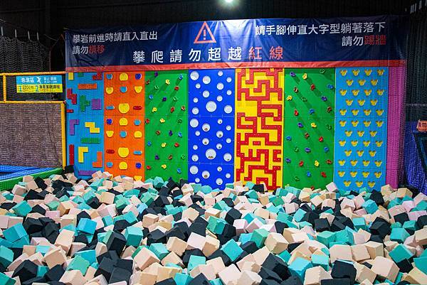 【台中景點】Air-Gene空氣基因-小孩放電最佳選擇！一玩停不下來的彈跳床育樂中心，還有攀岩、彈跳籃球、彈跳躲避球、冬令營等多項活動