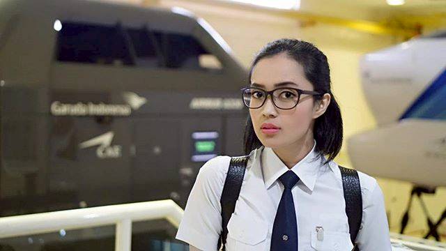 Sarah Widayanti Kusuma - Cantik, Pintar, dan Berbakat, Ini Sosok Kopilot Garuda yang Viral di Medsos