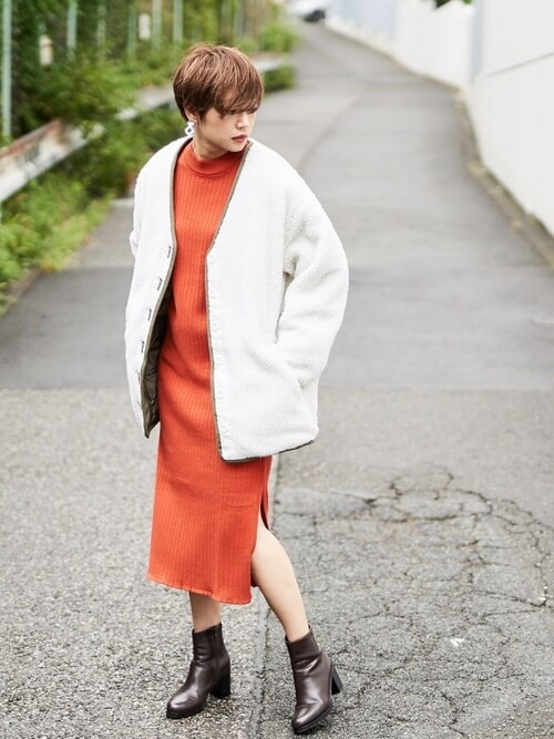 オレンジニットでコーデにパッと目を引くアクセント レディース18選 Mine