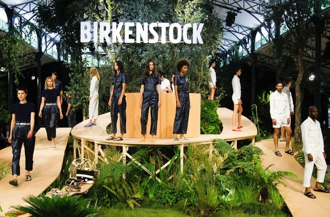 Birkenstock 勃肯鞋首場大秀