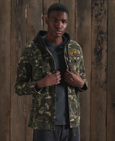Bring a military vibe to your wardrobe this season with the Core Military patched hoodie. This hoodi