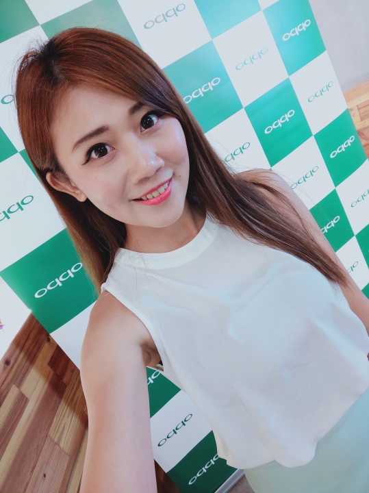 OPPO R17 簡單動手玩，外型更美、AI 自拍變聰明
