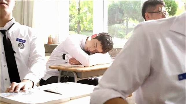 Deretan Kelakuan Nyeleneh di Kelas yang Nggak Disukai Guru, Tapi Paling Bikin Kangen Sekolah. Sahabat Trivia Pernah Ngelakuin yang Mana Aja Nih?
