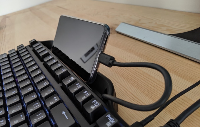 Keydock採用USB Type-C端子連接至智慧型手機。