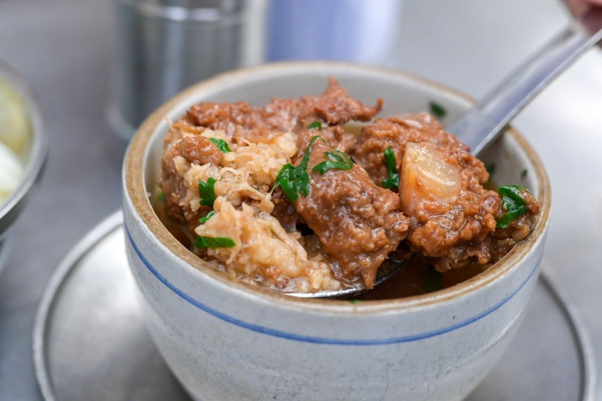 通通排隊夯翻！南機場夜市８必吃：限量草莓麻糬、高CP值三拼飯、米其林潤餅