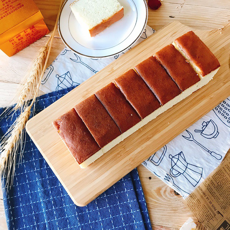 台中隱藏的美味長崎本舖坐落於台中第二市場以40年有餘，一直是台中低調神祕的美味甜點，但這低調卻不能阻止饕客對她的喜愛，每逢假日店門口總是大排長龍的人龍等待的就是這 平淡卻濃郁的美味 商品名稱：長崎蛋糕