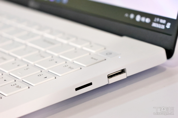 LG gram style 輕薄筆電登台，超特別炫彩外型、隱藏式觸控板十分有質感