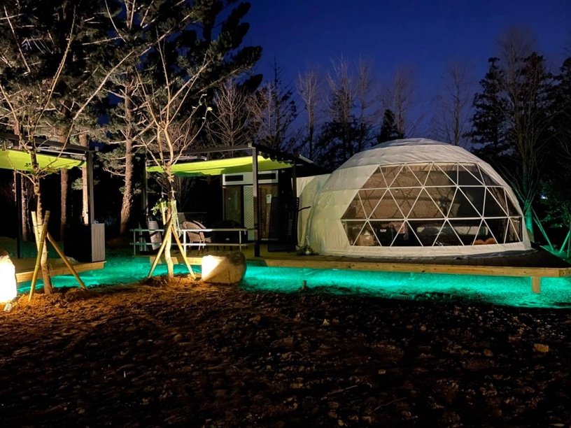 全台10大「森林系豪華露營」推薦！懶人露營免裝備，微光中甦醒超愜意！