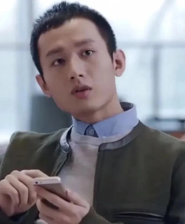 網評「舊照差異大」的陸劇男星！張彬彬、成毅黑歷史被笑，張凌赫、陳飛宇是潛力股！