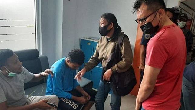 Teringat Ibu Sendirian di Kampung, Pemuda Hendak Merantau Lompat dari Kapal  Ingin Pulang | iNews.id | LINE TODAY