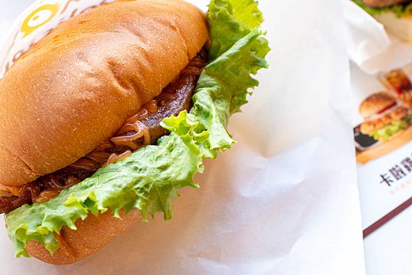 【蘆洲美食】Q Burger-正統香港與澳門的美味，首創港澳式早午餐店