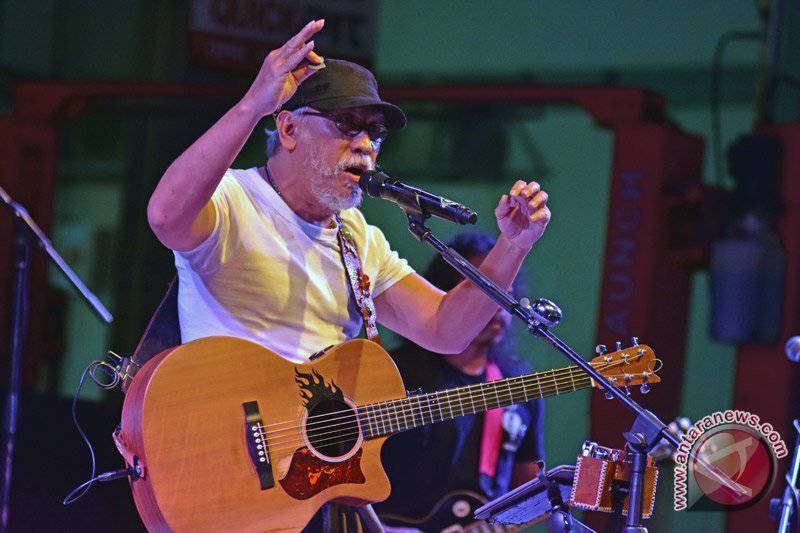 Chord Bongkar Iwan Fals Lengkap Lirik Hingga Kunci Gitar Hops Id Line Today