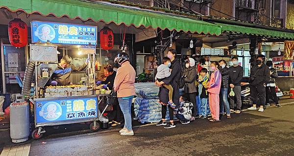 【板橋美食】元氣脆皮章魚燒-排隊人潮幾乎沒有停過的路邊攤美食