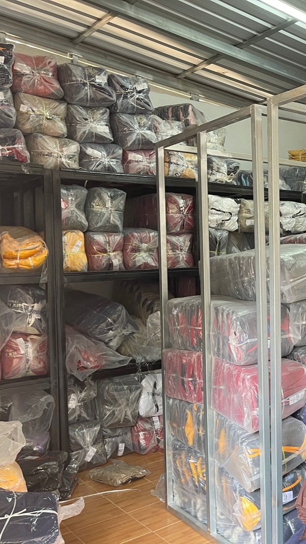โรงงานผลิตขายส่งเสื้อกันหนาว(งานลิขสิทธิ์แท้) เสื้อคลุม แจ็คเก็ต