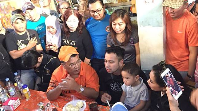 Hotman dan keluarga raffi ahmad di kopi jony (Foto: Reki Febrian/kumparan)