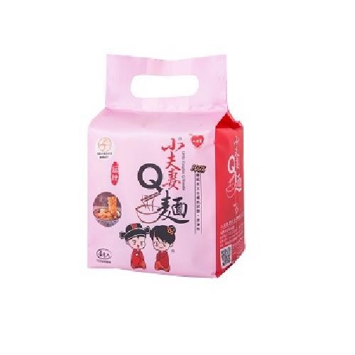 選用手工傳統波浪型的刀削麵體吸附特製的麻辣醬湯汁使每一根麵條能將獨特口感充分的發揮出來