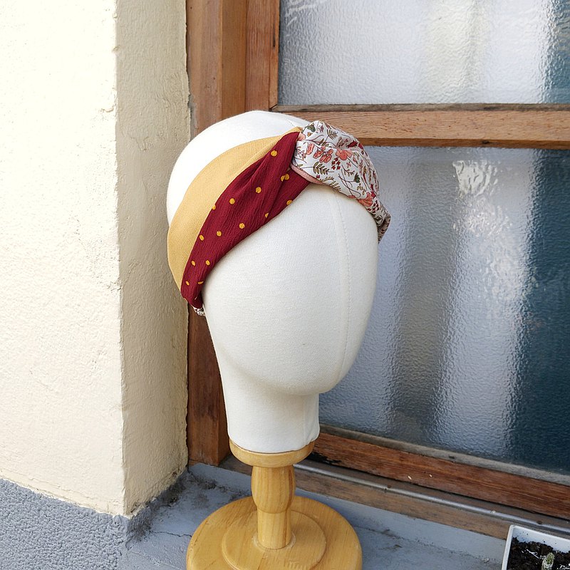 ▪️將髮帶調整至適中的寬度，獨家層次拼接，視覺多角度，戴起來修飾臉型，頭髮長短皆可使用。 ▪️良好的彈性鬆緊度，舒適不緊繃，可清洗。 ▪️限量發售，每條都是獨特，裁切區塊製作後會有不同效果哦！