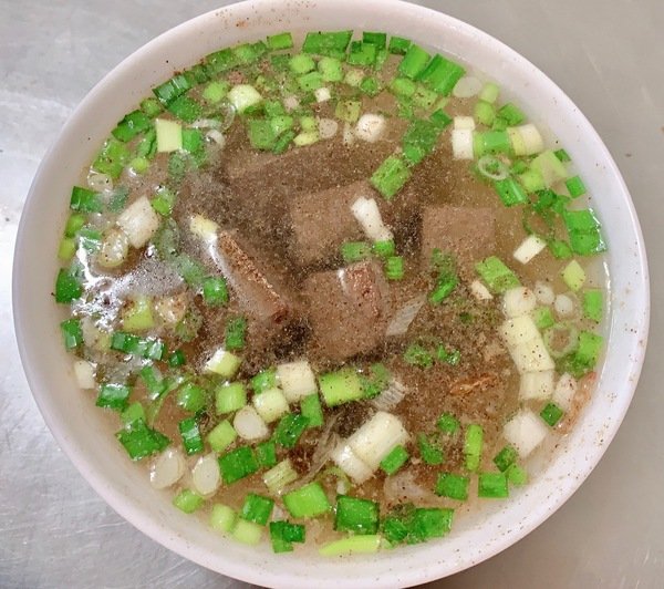 「溪州美食推薦」彰化安心旅遊，現做「蚵仔炒麵/便當/蚵嗲/蘿蔔糕/挫冰/炸粿/菜條/各式湯品」在地美食首選-三條麗華小吃店直擊分享