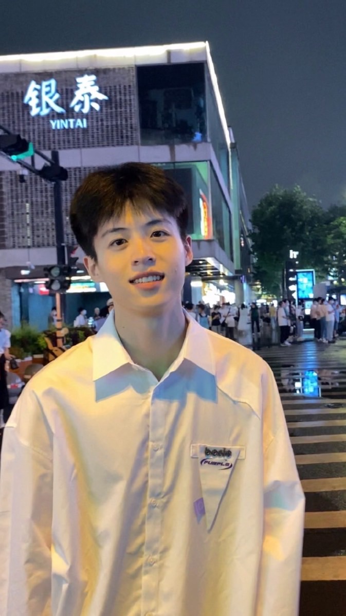 李奕หลี่ยี่🫀