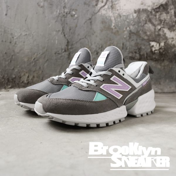 NEW BALANCE 新版 574 IU代言 灰 麂皮 綠 粉紫Logo 老爹鞋 女 (布魯克林) 2019/3月 WS574PRC