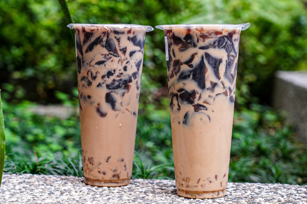 台中人喝過都說讚！10家「最強手搖飲」：1000cc整桶水果茶、開門就排爆