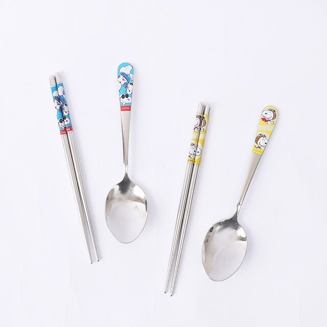 採用食品級304不鏽鋼材質製成。 綠色環保餐具無毒安心使用，耐高溫、無塑化劑。 超人氣Snoopy豐富您的生活每一刻，為用餐增添樂趣！