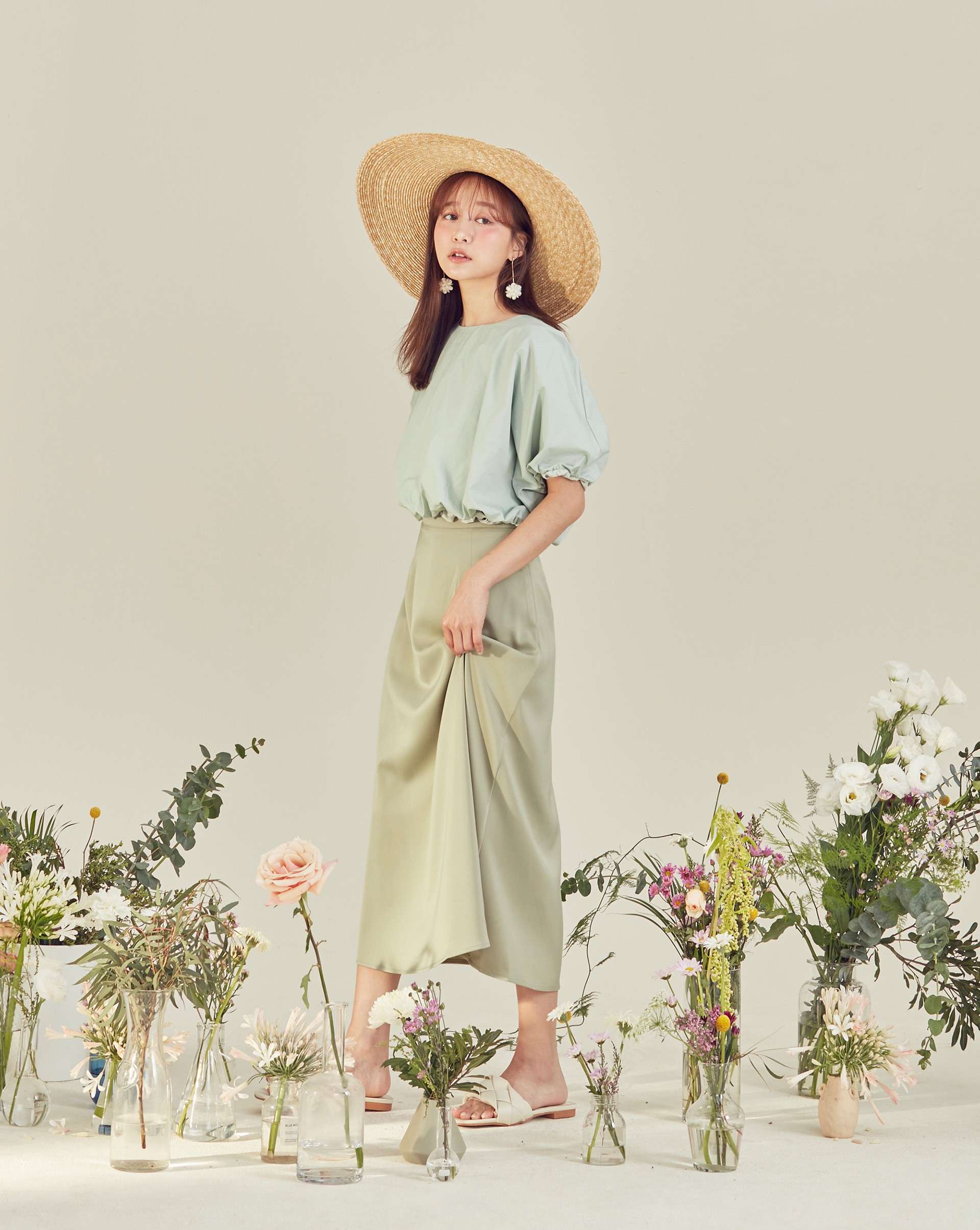 薄棉質料/有內裡/袖口、下擺彈性縮口/後開水滴洞