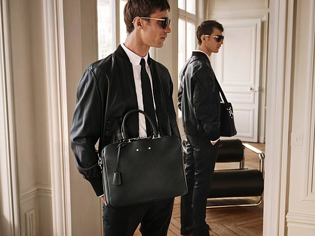 British GQ on X: We've found our next business bag: Louis Vuitton's new  Damir Cobalt briefcase #pfw @louisvuitton  / X