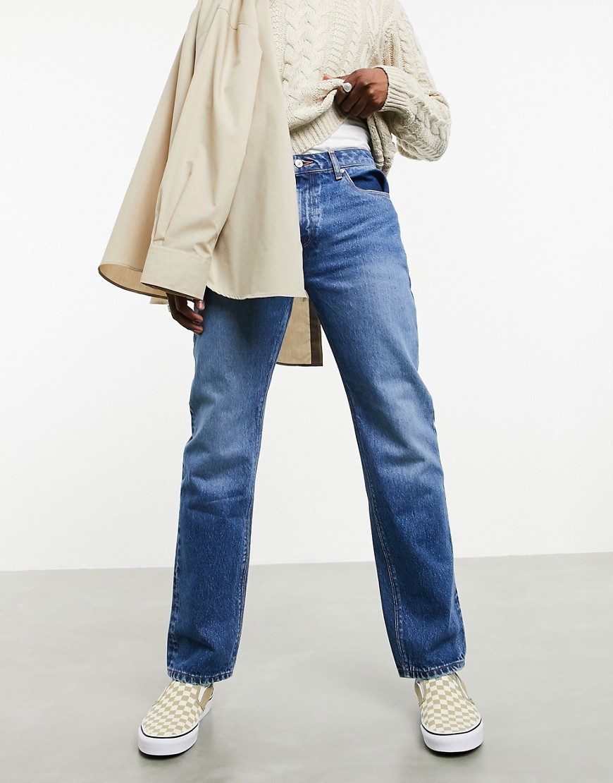 Jeans by ASOS DESIGN Part of our responsible edit Regular rise Belt loops Five pockets Straight leg 