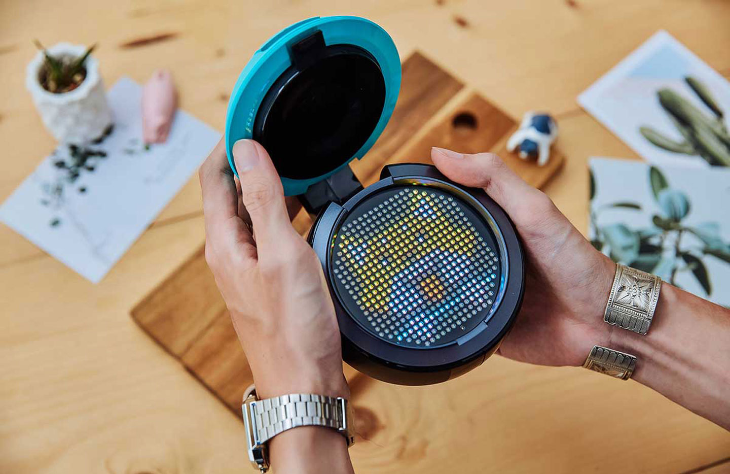 CarWink 駕駛小夥球開箱動手玩：多樣化表情符號搭配聲控操作，輕鬆搭起與後車溝通的橋樑！