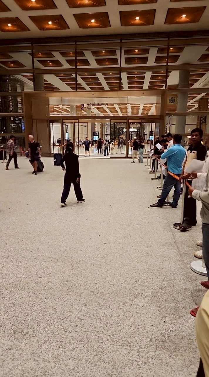 คนไทยไพลิน หาคนหารค่ารถไปกลับสนามบิน