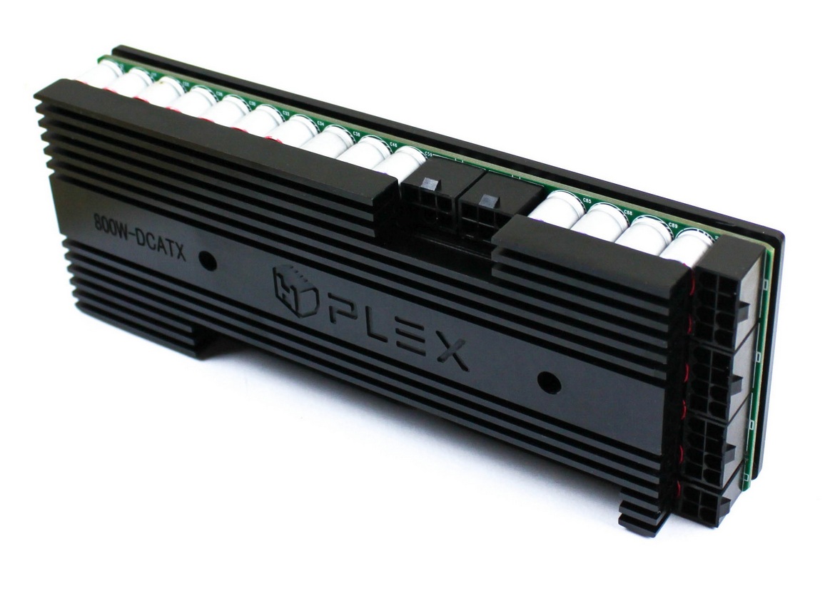 HDPLEX 800W DC-ATX 電源供應板依舊選用被動式散熱，經測試可達 24/7 長時間連續使用，使用者亦可使用具黏性的導熱墊固定於機殼內部，藉由金屬機殼散熱