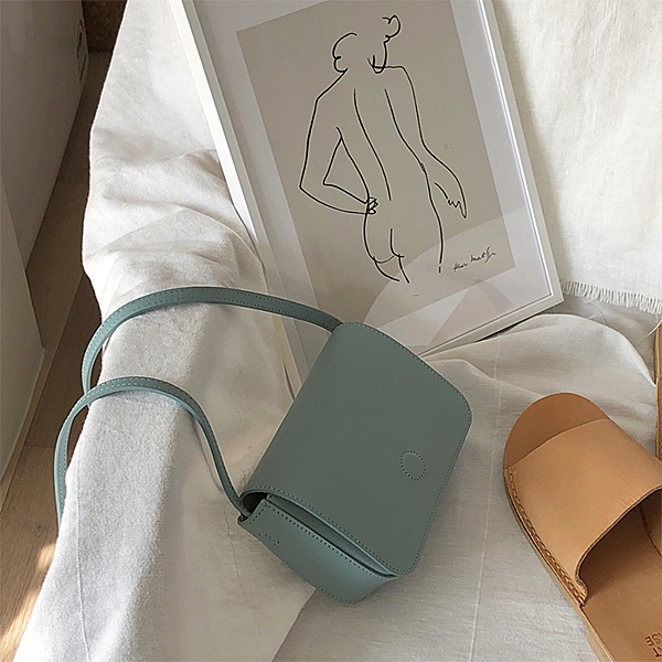 上新夏天小包包2019ins超火包復古小方包韓國東大門斜跨側背女包