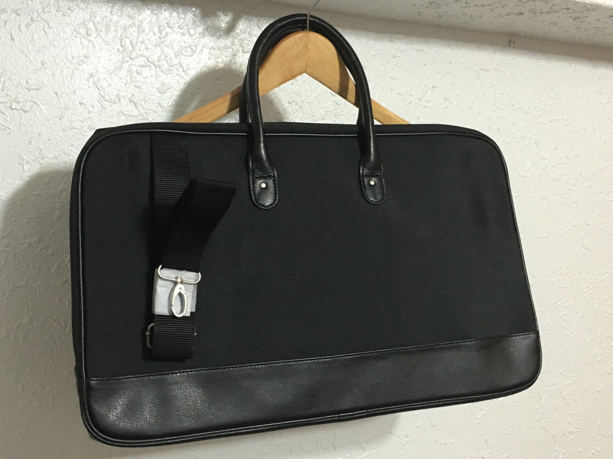 全新 真品 正品 GIORGIO ARMANI 黑色包 手提 斜背 僅一個 公事包 電腦包 手提包