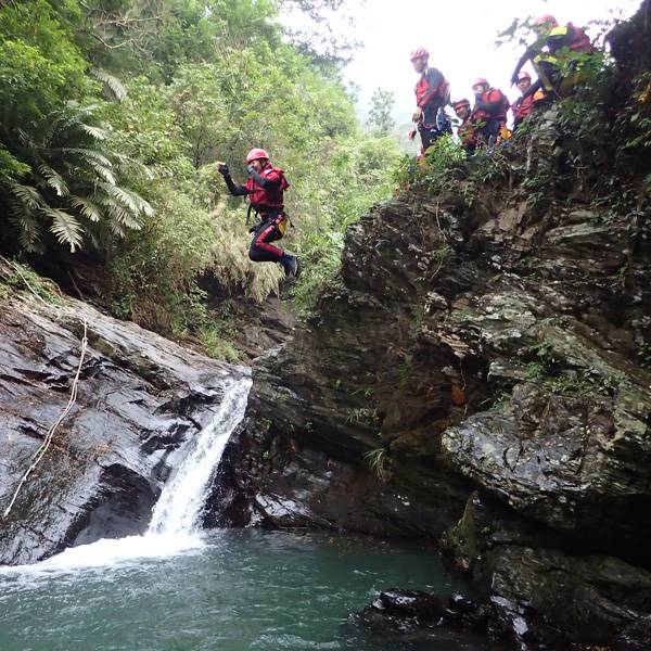 ▲屏東溯溪-牛角灣溪。（圖／Tripbaa趣吧！亞洲自由行專家）